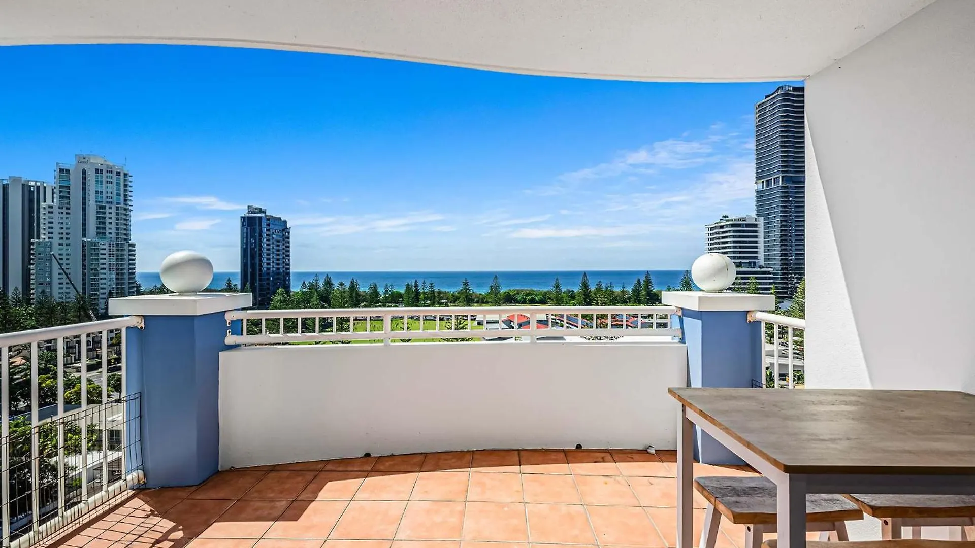 Oceanview Apartment In Resort Complex Gold Coast